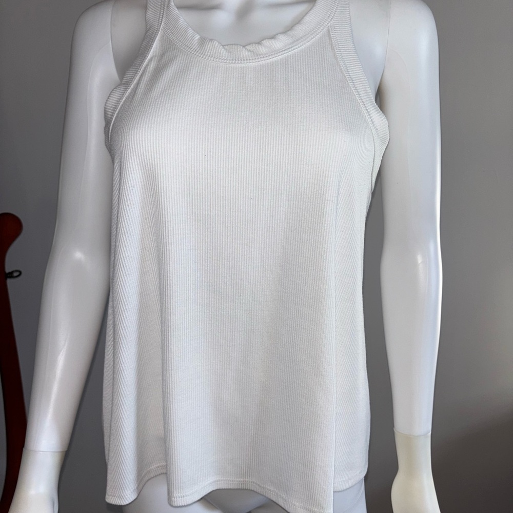Wet Seal White Sleeveless Tank Top